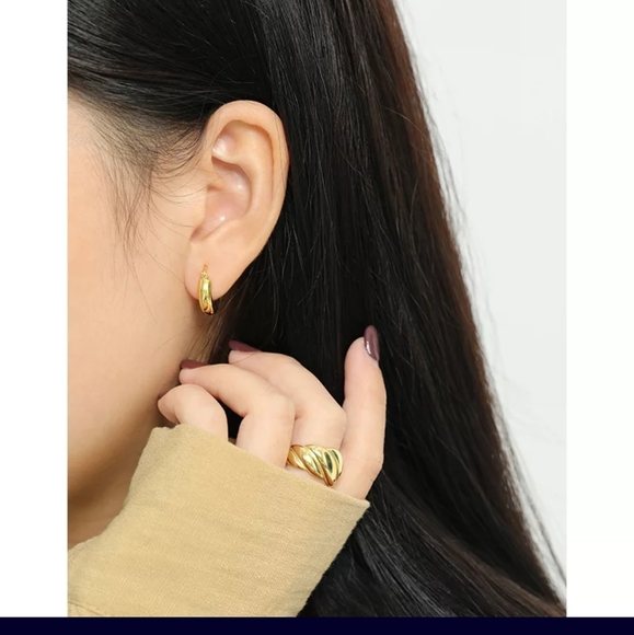 18K Gold Plated Earrings for Luxury and Style - Picture 1 of 2